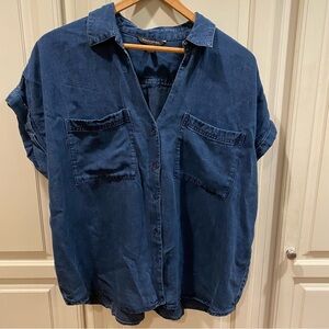 Banana Republic Women’s Short Sleeve Blue Denim Shirt, Size XL